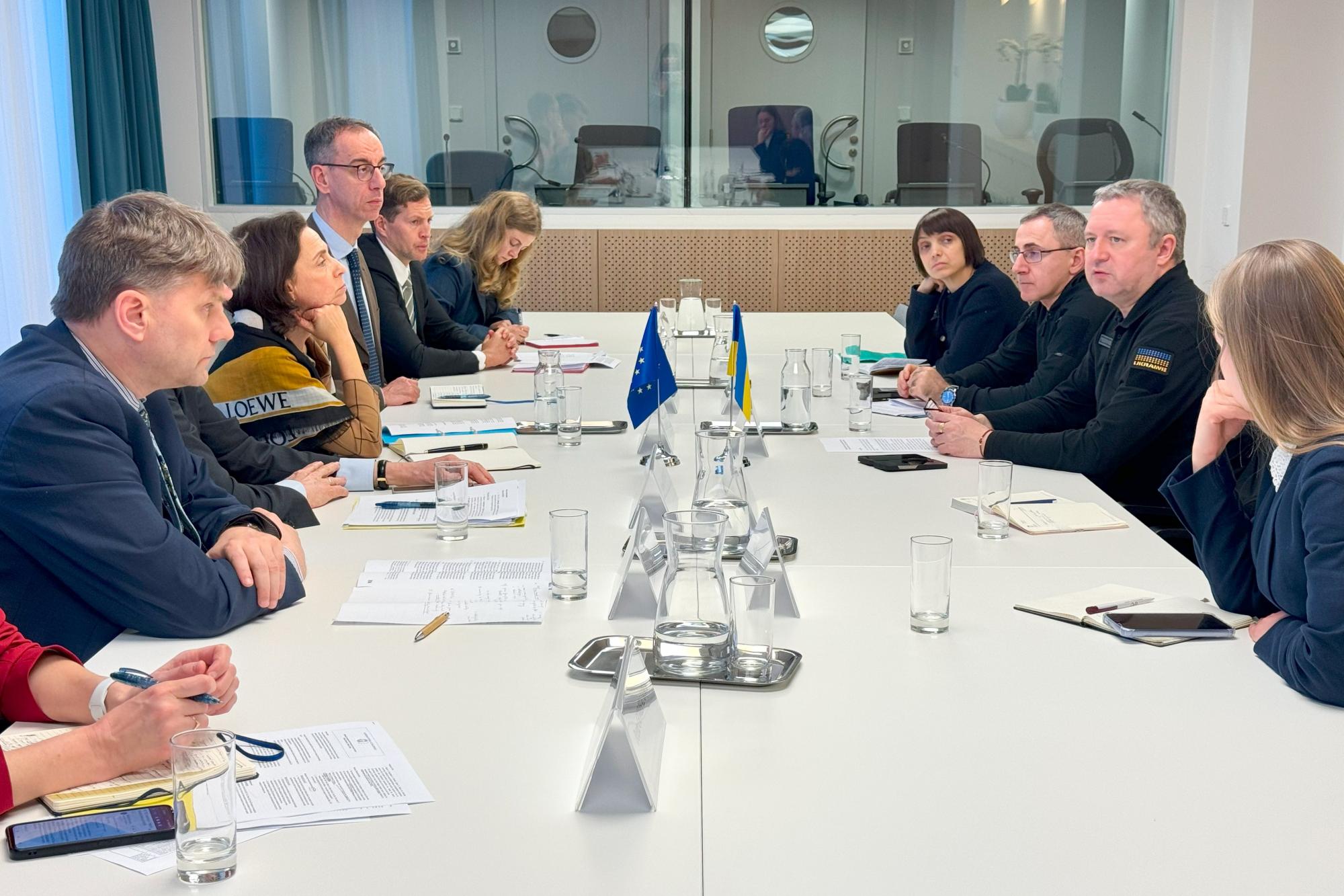 Украина инициирует введение секторальных евросанкций против России